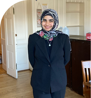Portrait of Zainab Sawani ’28