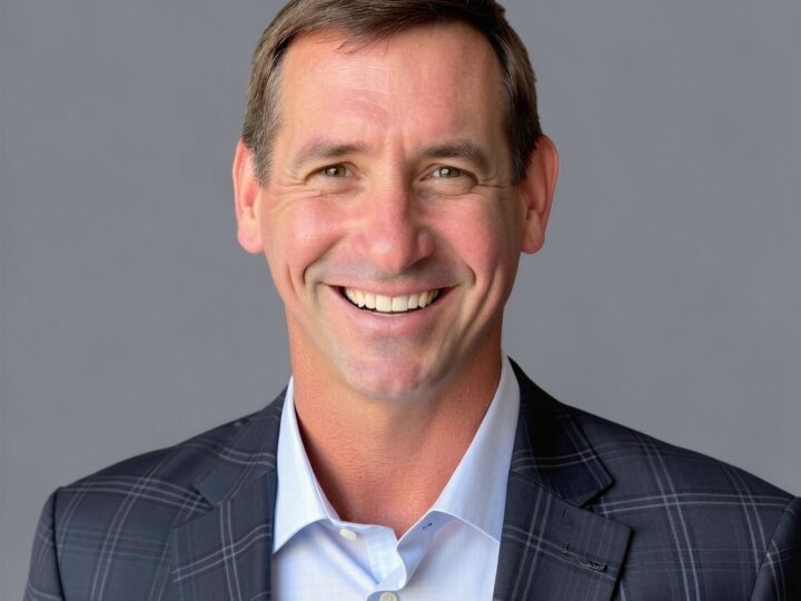 Headshot of Keith Kleeman '97 smiling